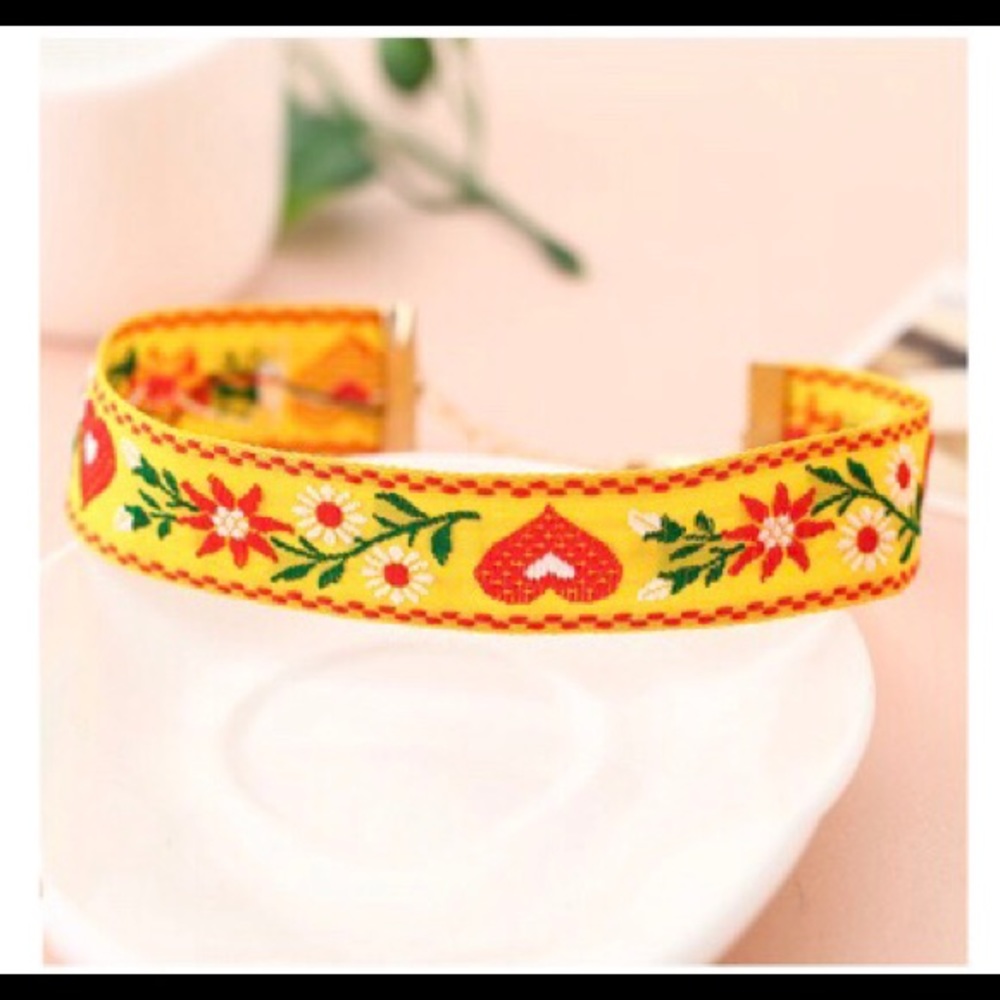 🌼🌼❤️❤️BEAUTIFUL YELLOW BOHEMIAN STYLE CHOKER 🌼